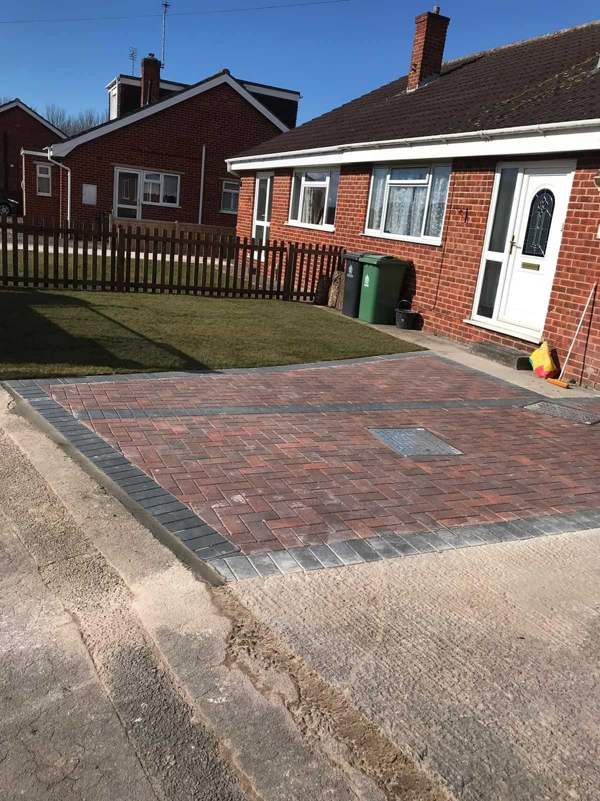 Resin bound driveway with smooth finish in a Gloucestershire front garden